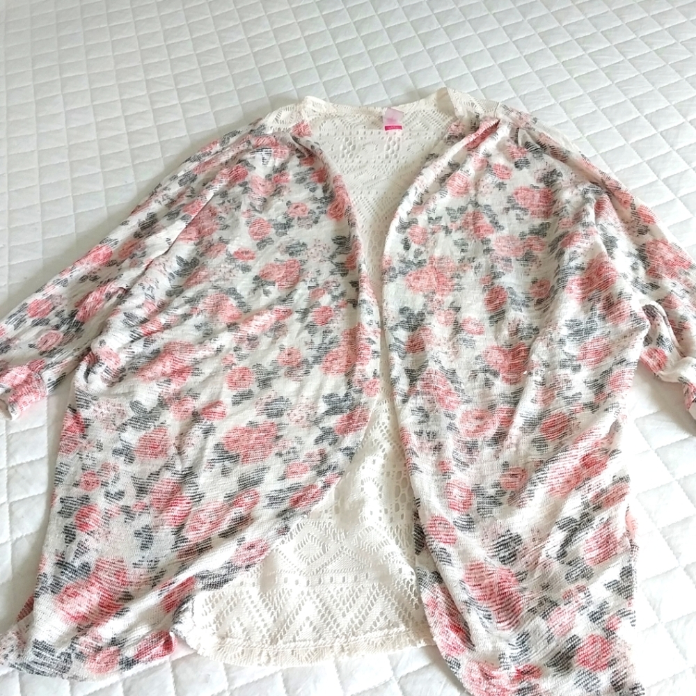 Women's shaw, light open top, floral size LG